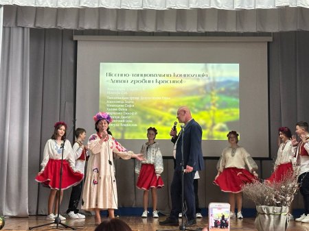 Берегиня об’єднує серця: до Дня рівності в сім’ї та Дня вранішнього співу Берегиня об’єднує серця: до Дня рівності в сім’ї та Дня вранішнього співу